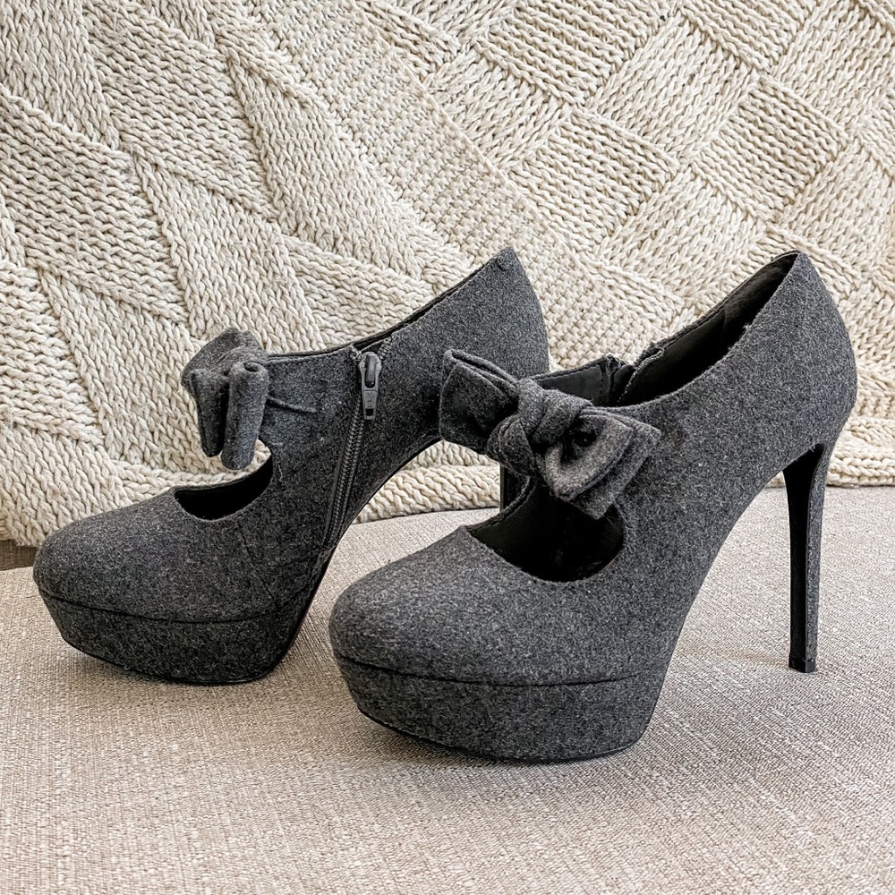 Gianni Bini || Felt Bow Heels